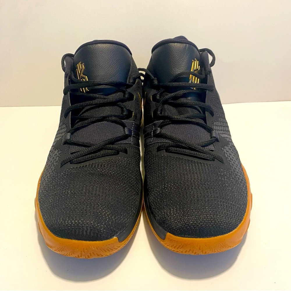 Nike Kyrie Irving Flytrap Mens 12
Shoes Black Basketball Sneaker
Athletic Gym